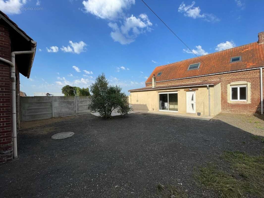 Maison 138 m² à Hattencourt  - photo 2