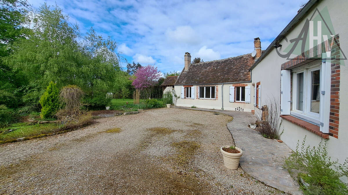 Maison à VILLENEUVE-LA-GUYARD