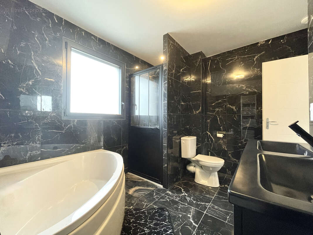 Maison à FONTAINE-HENRY