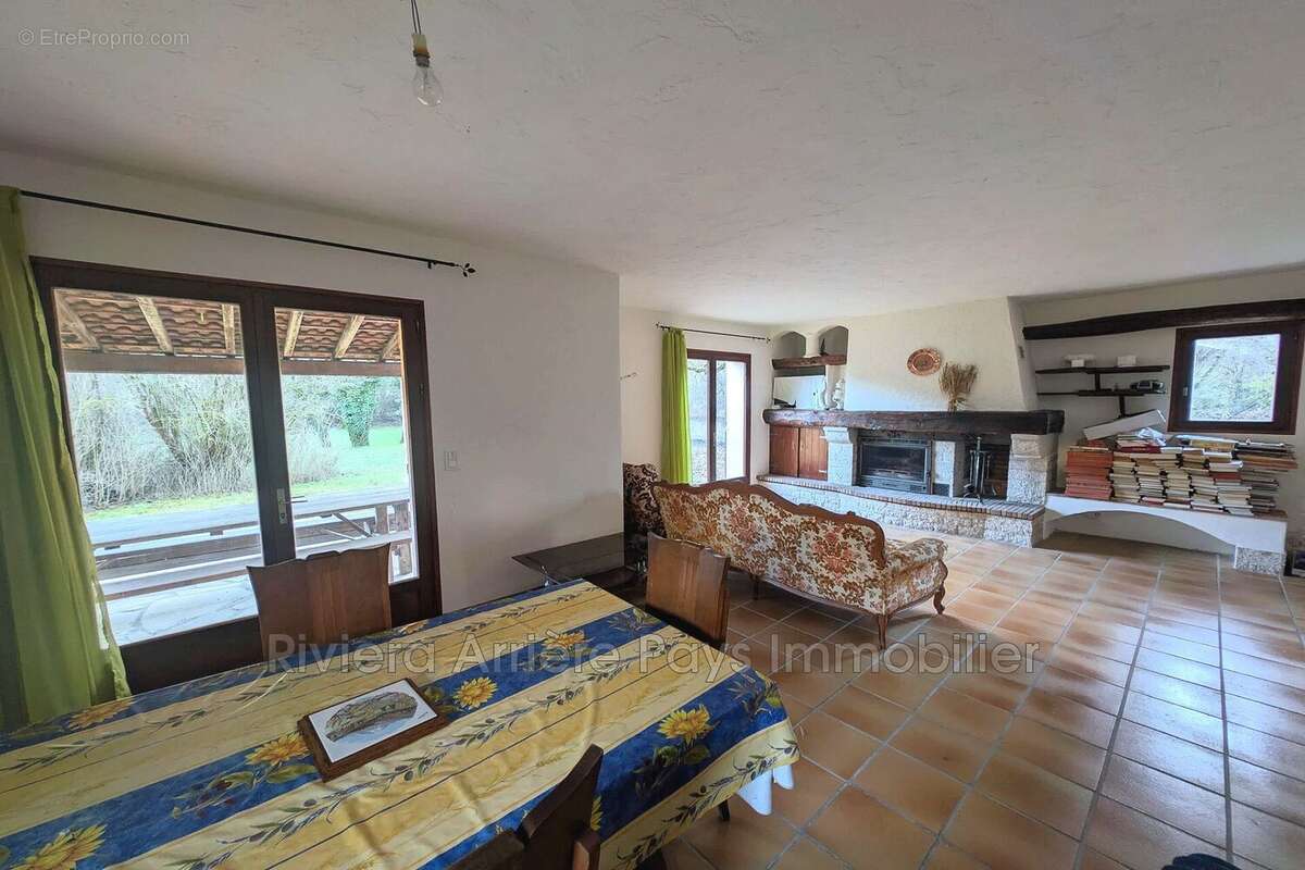 Maison à PUGET-THENIERS