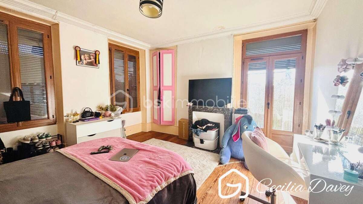 Maison à VILLENEUVE-SUR-YONNE