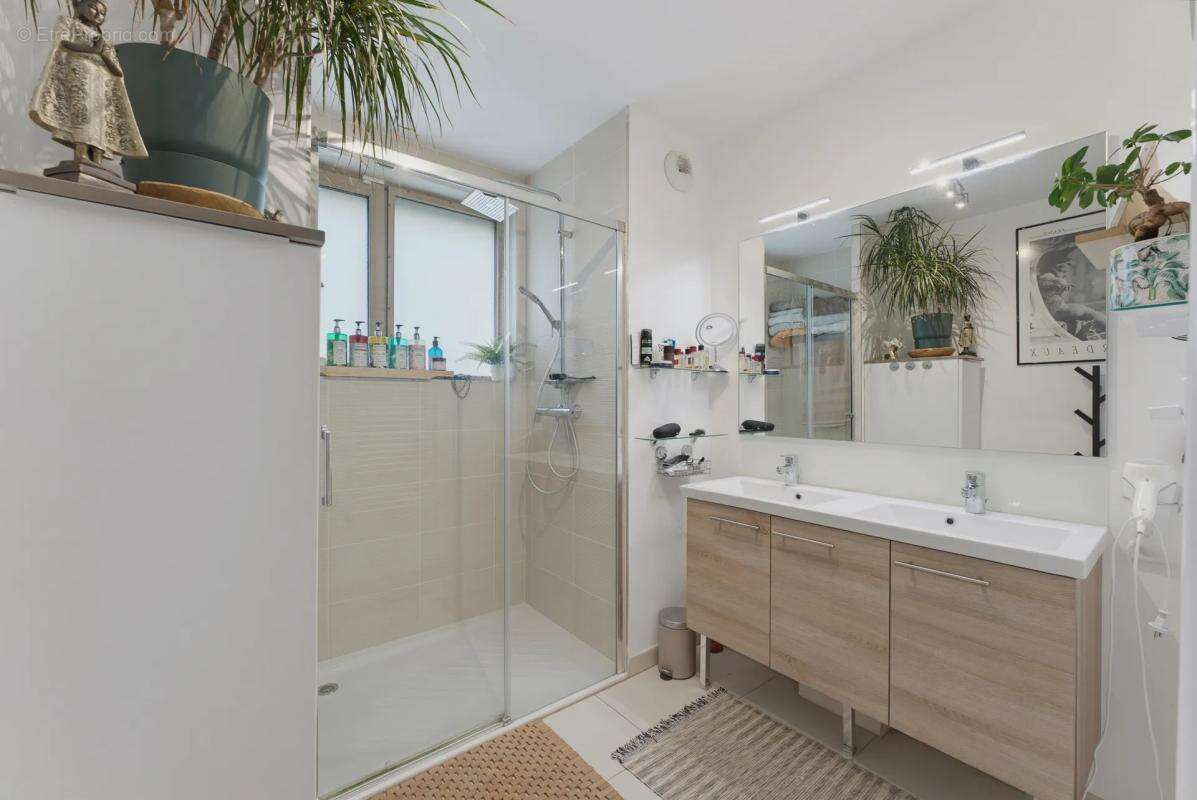 BORDEAUX - 6e étage appartement excluant voisins sur le palier - photo 11