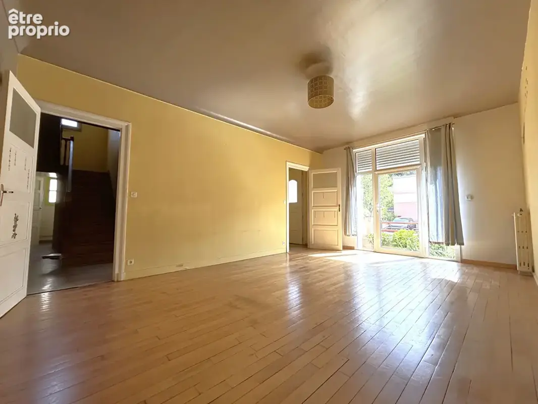Maison de caractère 155 m² - Centre-bourg Montfort-sur-Meu - Terrain 660 m² - photo 3