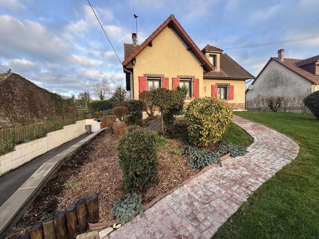 Maison à DOMART-SUR-LA-LUCE