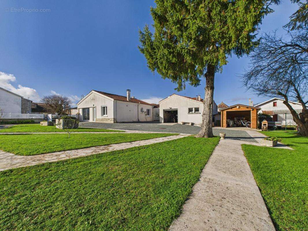 Maison à PREGUILLAC