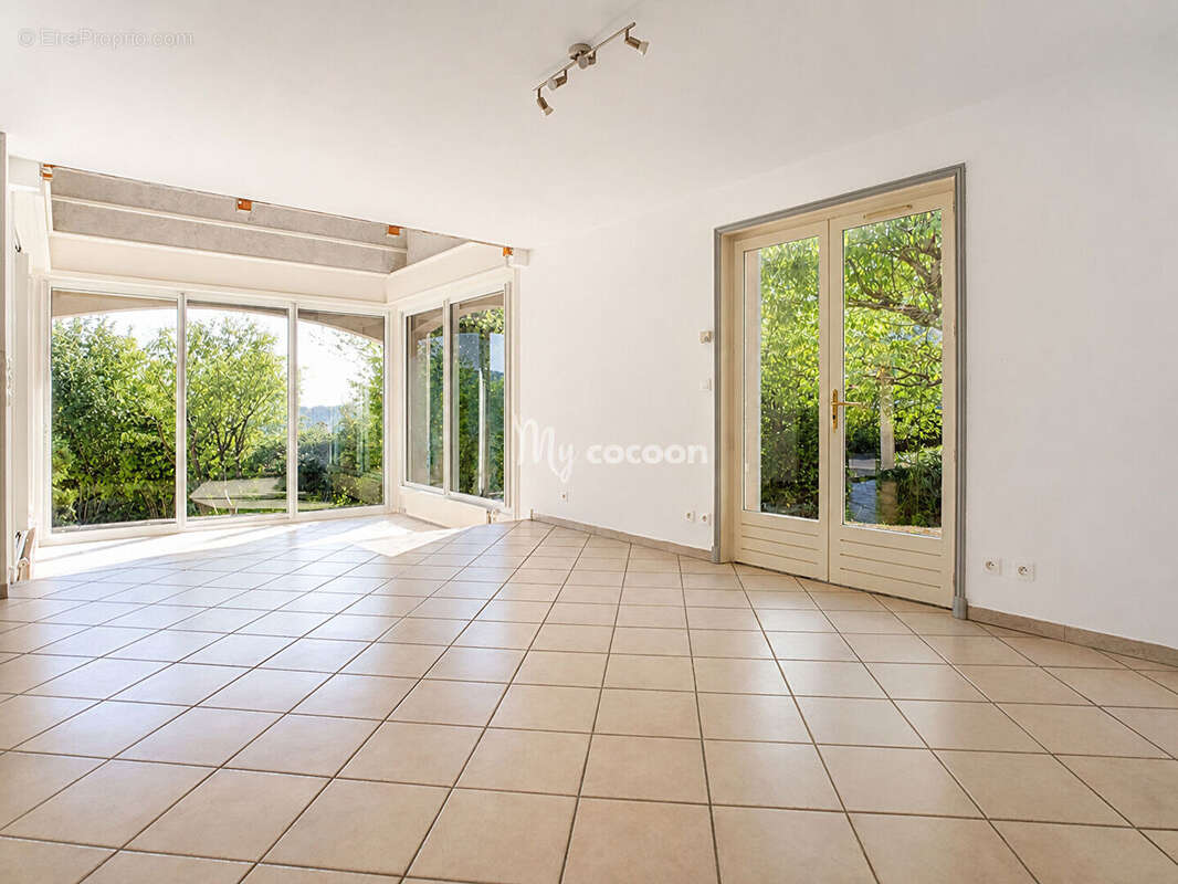 Maison - T6 - 200 m² - photo 4