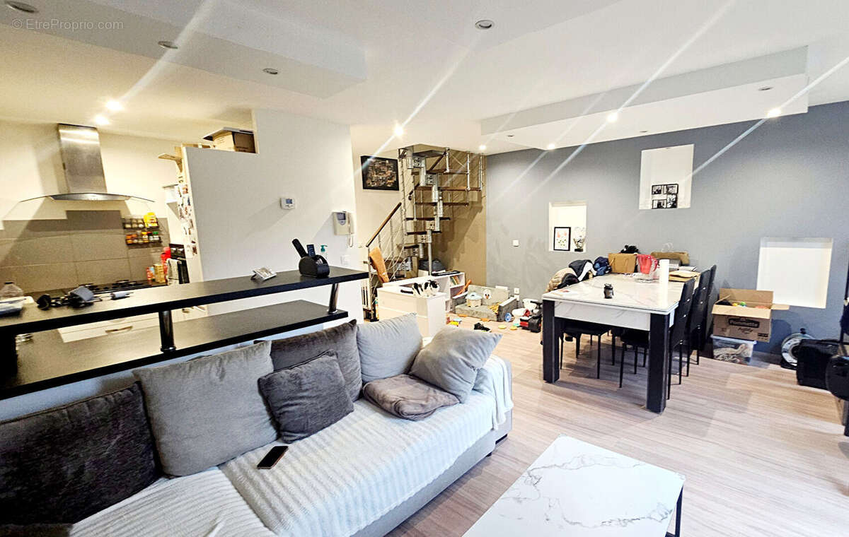 Appartement à LAY-SAINT-CHRISTOPHE