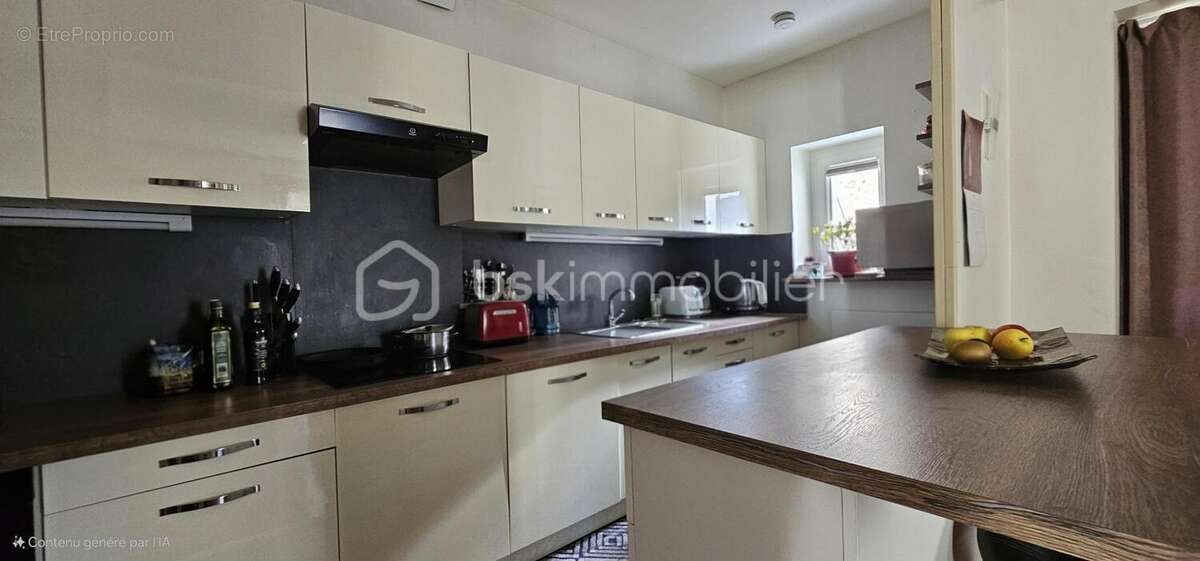 *** Maison de ville de 120 m² – 3 Chambres -  Centre historique de CUSSET avec garage*** - photo 5