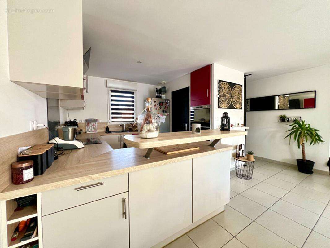 Maison à SAINT-MACAIRE-EN-MAUGES