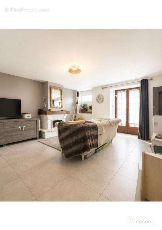 Maison 169 m² à Yvrac-Et-Malleyrand  - photo 4