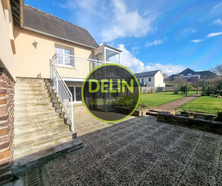 Maison à SAINT-ERBLON