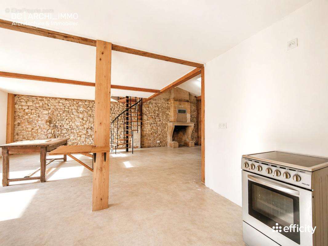 Maison à JAU-DIGNAC-ET-LOIRAC