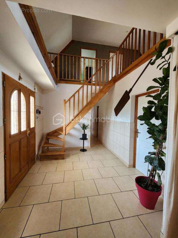 Magnifique propriété de 210 m², parcelle de 3 300 m² à 7 km de la mer - photo 4