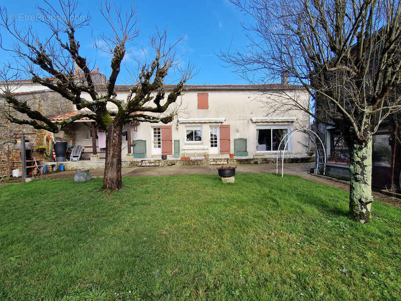 Maison à LES NOUILLERS