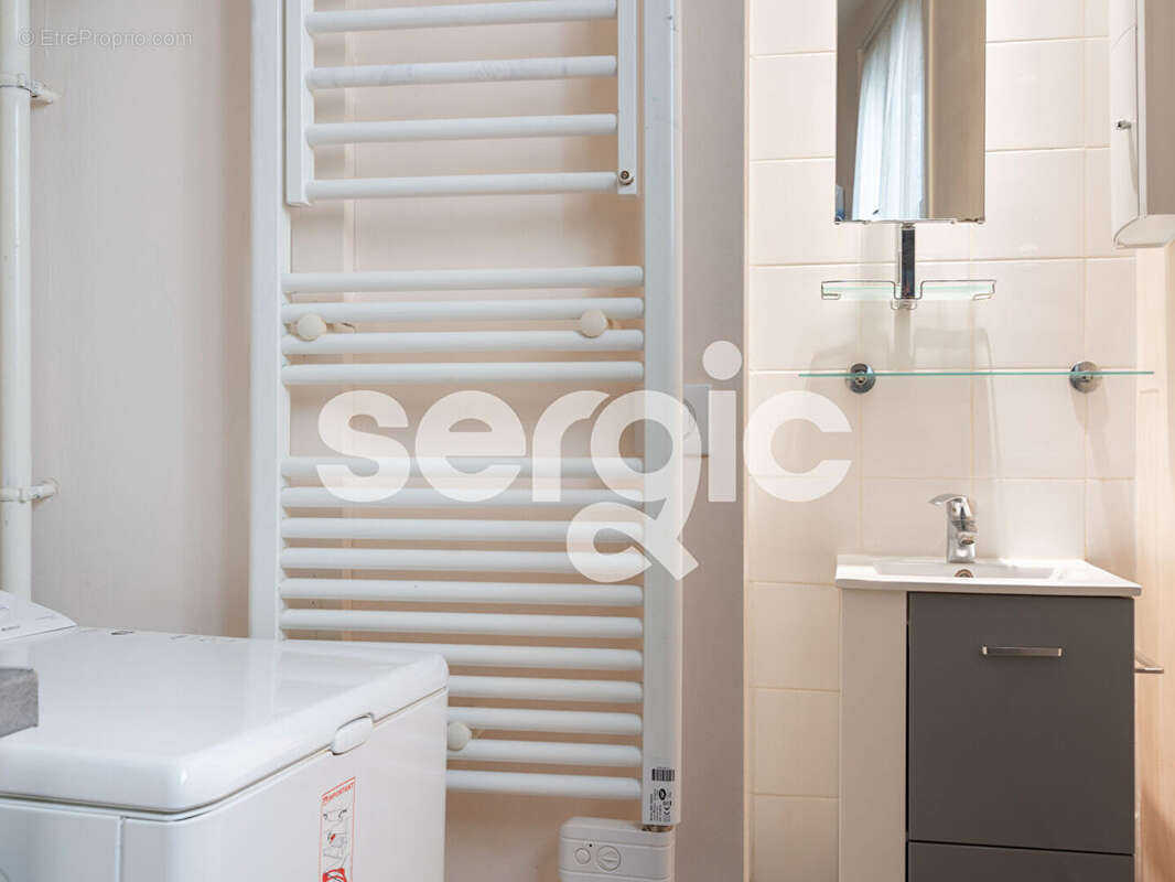 Appartement à PARIS-14E