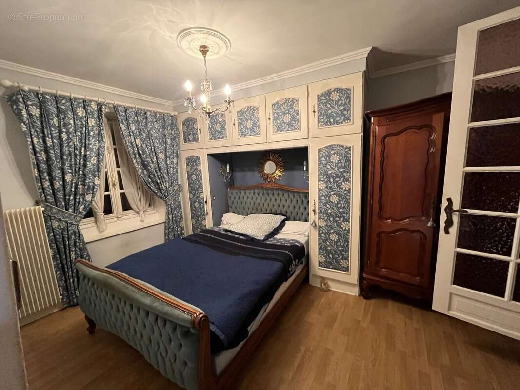 Appartement à DAMPIERRE-EN-YVELINES
