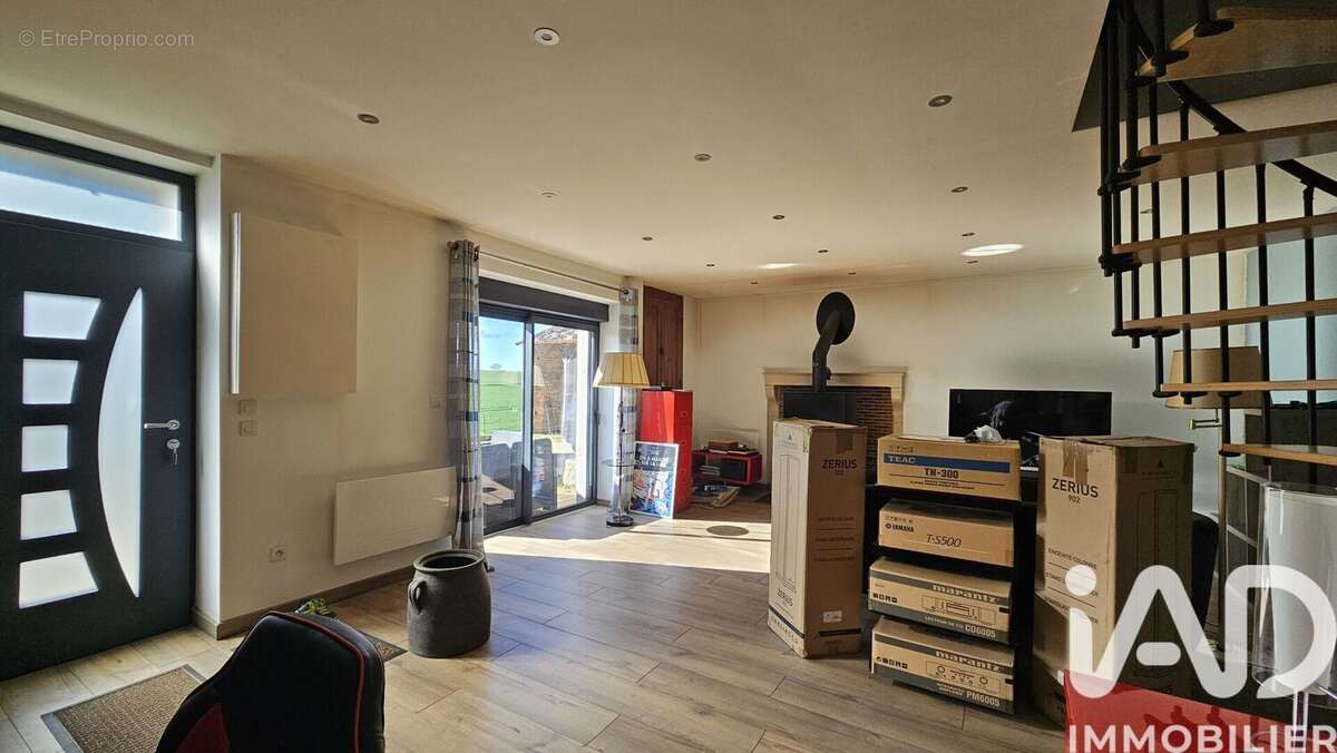 Maison 145 m² à Saint-Macoux  - photo 4