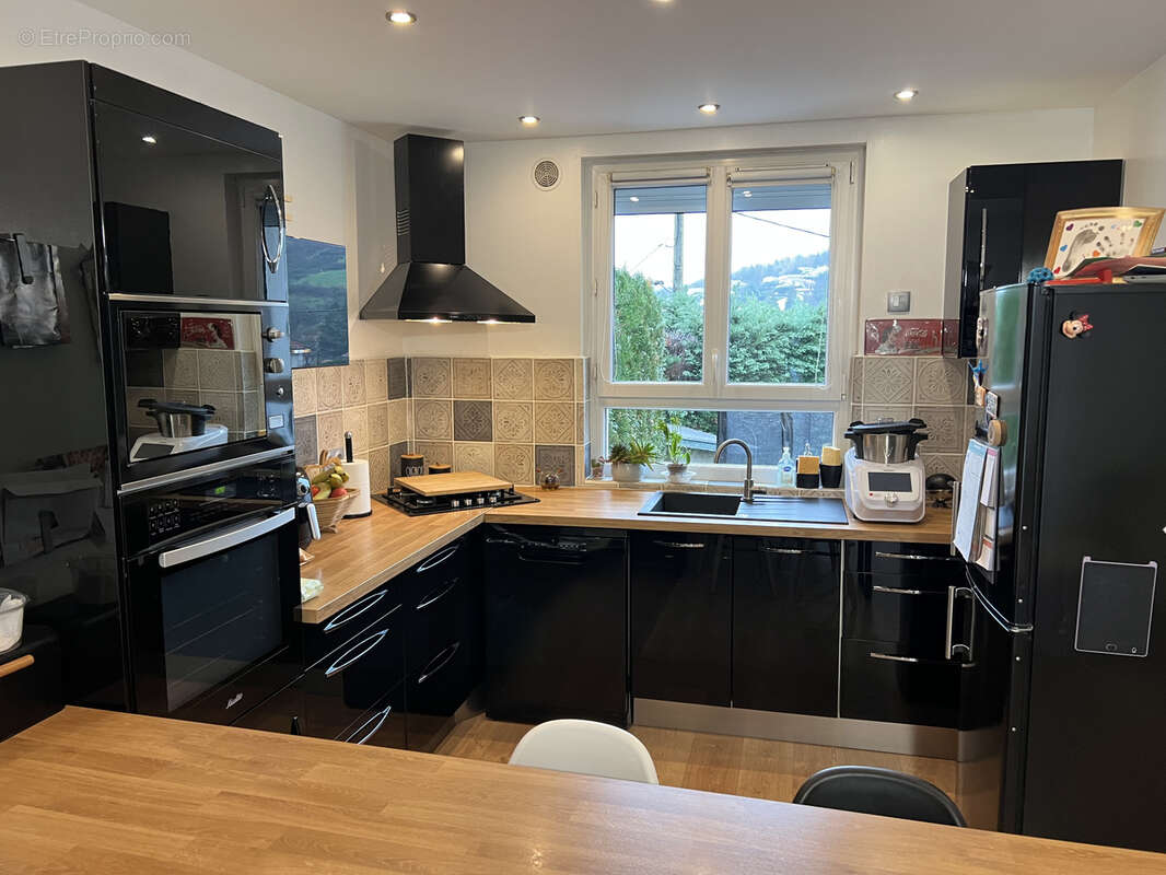 Maison à LE CHAMBON-FEUGEROLLES