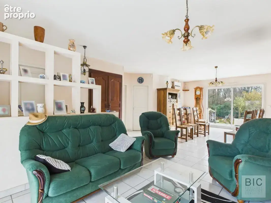A vendre jolie maison à faible émission avec grand jardiin, atelier, garage et piscine - photo 4