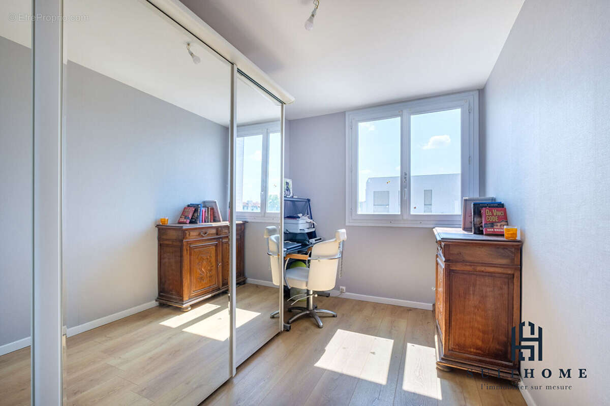 Appartement T5 à vendre proche de la maison de la danse Appartement  5 pièce(s) 82m2 4 chambre au dernier étage à LYON 8 - photo 5