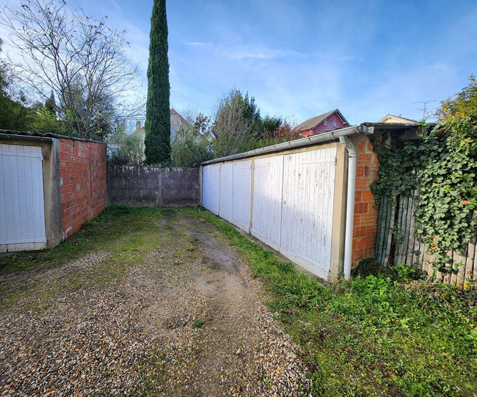 Parking à DEUIL-LA-BARRE
