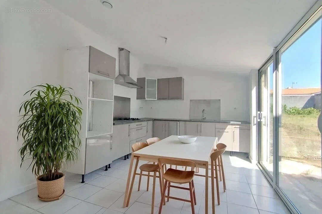 Maison 5 pièces 126m2 - photo 2