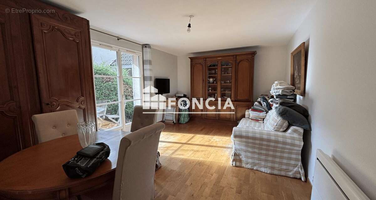 Appartement à LES ESSARTS-LE-ROI