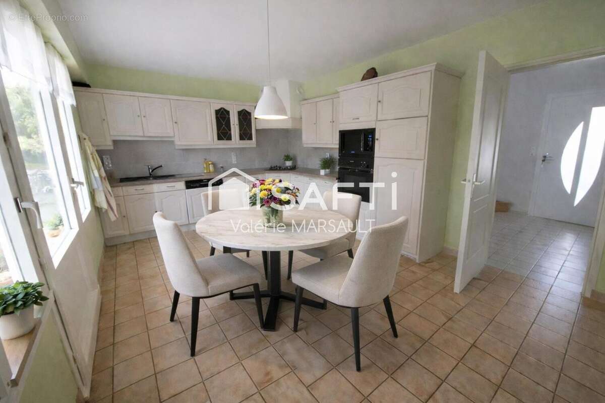 Maison 185 m² à Luynes  - photo 3
