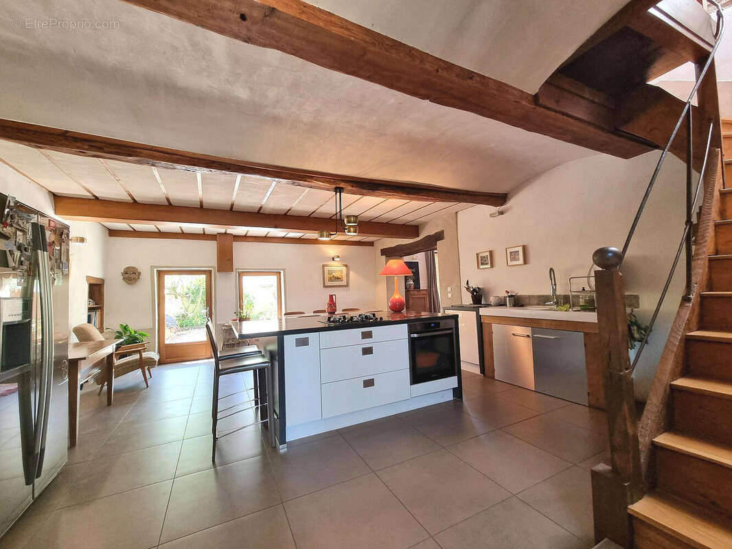 Maison à SAINT-GENIS-LES-OLLIERES