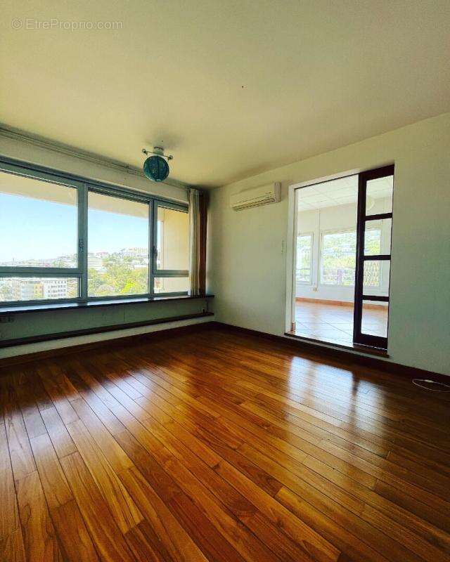 Appartement à SAINT-DENIS