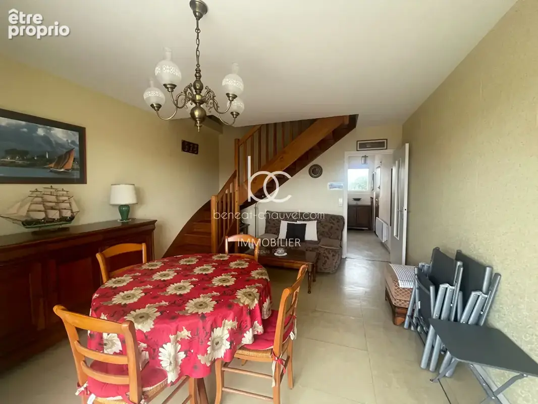 EXCLUSIVITÉ ARZON - Entre Port Crouesty et centre-bourg, T2 duplex avec parking et cave ! - photo 2