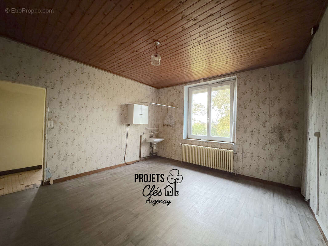 Maison à BEAULIEU-SOUS-LA-ROCHE