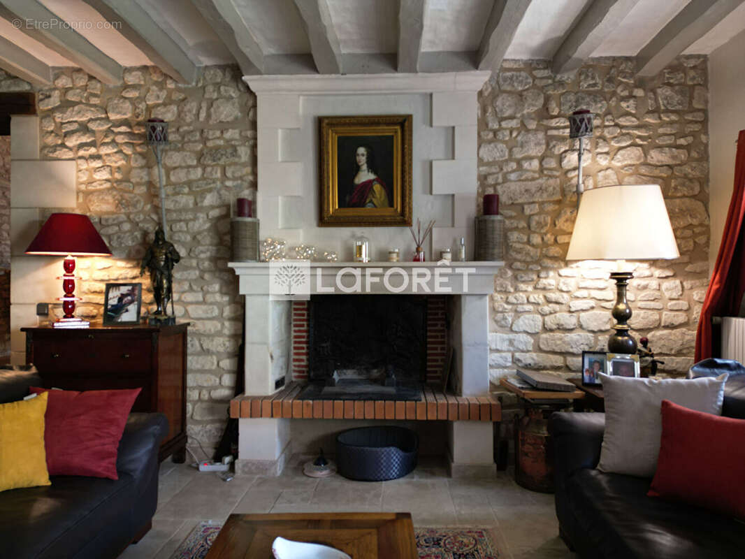 Maison à VERNEUIL-LE-CHATEAU