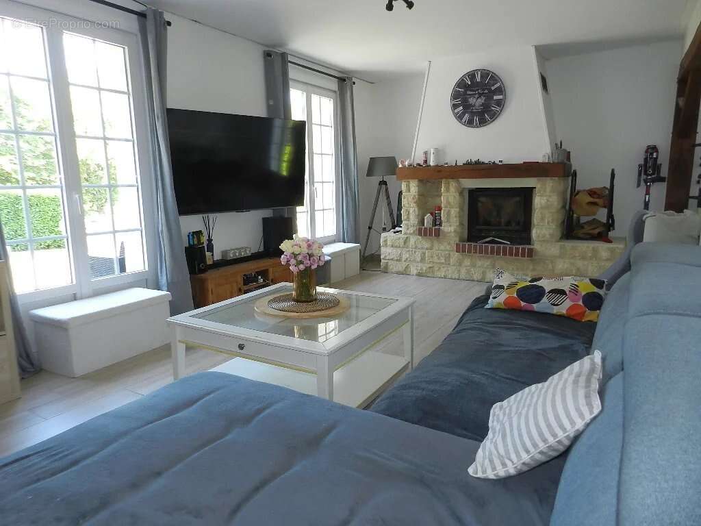 A ETE VENDUE PAR NOS SOINS   .......   BELLE CONTEMPORAINE DE 120 M² HAB, sur Sous-Sol complet et Plus de 1 350 m² de Terrain. - photo 3
