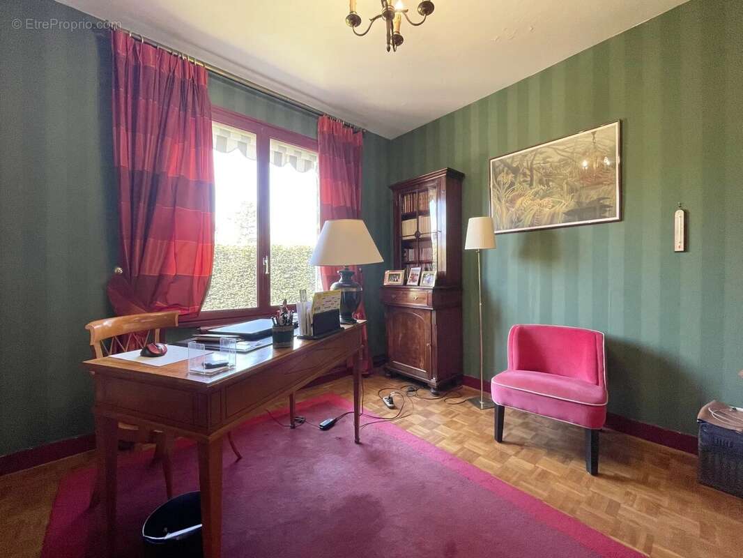 Maison à VERRIERES-LE-BUISSON