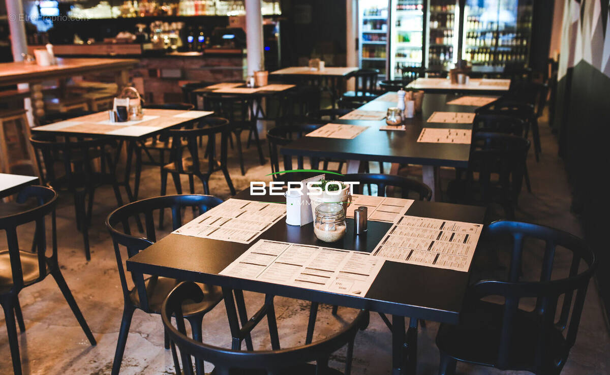 Commerce à ORCHAMPS-VENNES