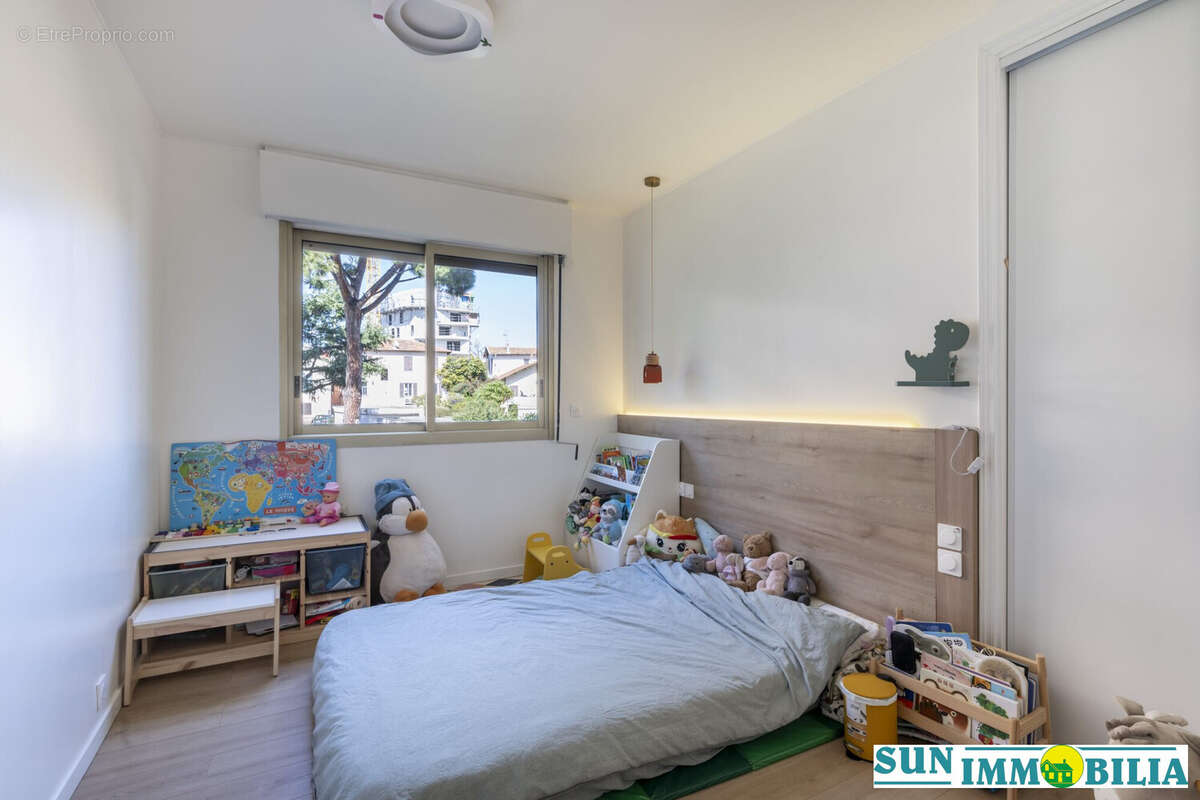 Appartement à SAINT-LAURENT-DU-VAR