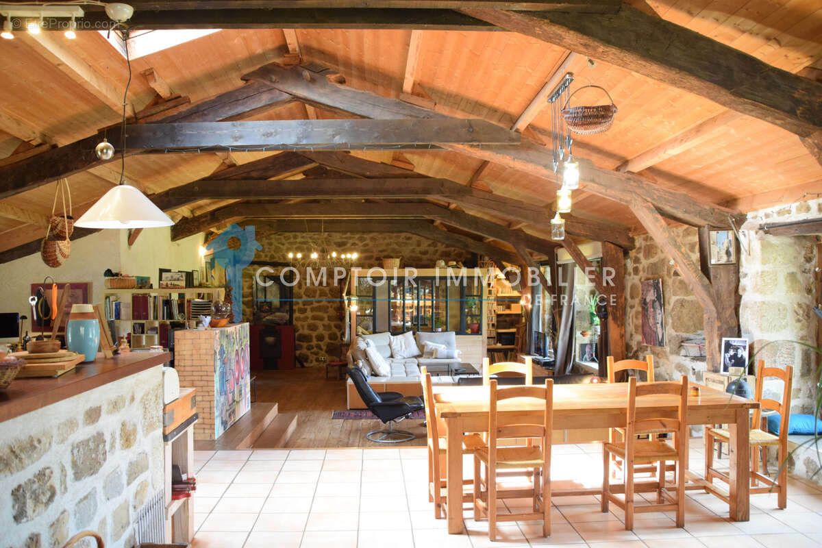 Maison à LE LAC-D'ISSARLES