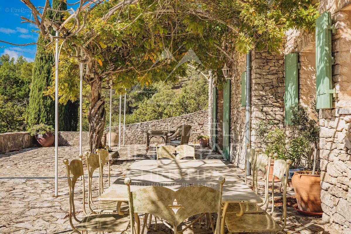 Maison à GORDES