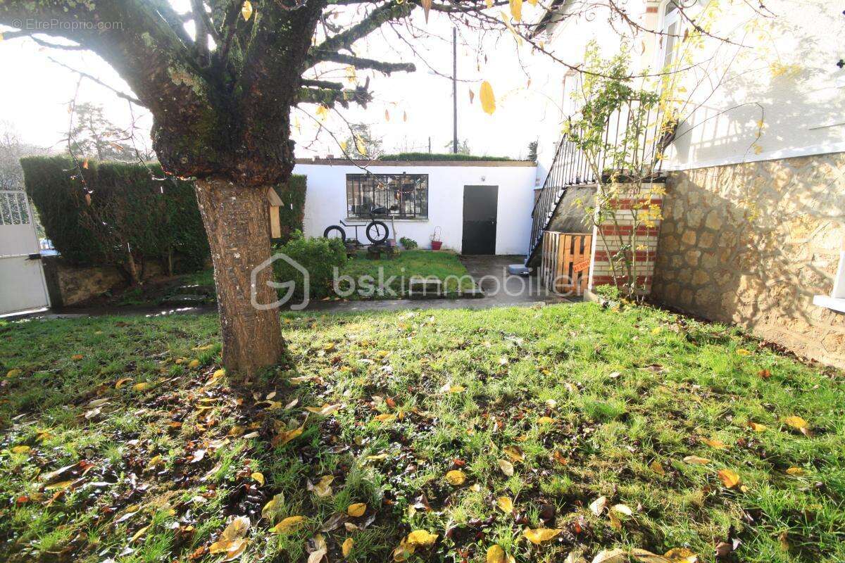 Maison à D&#039;HUISON-LONGUEVILLE