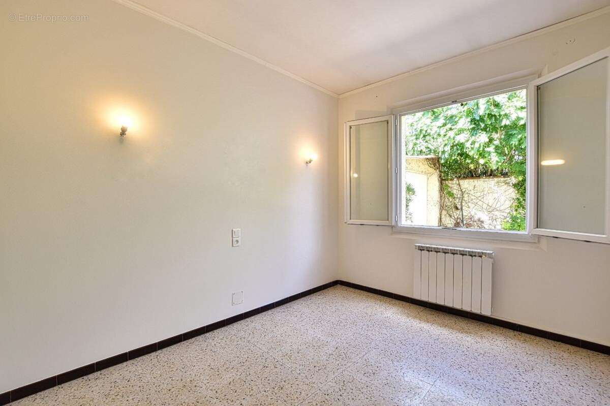 À 5 minutes de Gignac, villa de plain-pied dans un environnement paisible !!! SOUS OFFRE D'ACHAT ACCEPTÉE !!! - photo 10