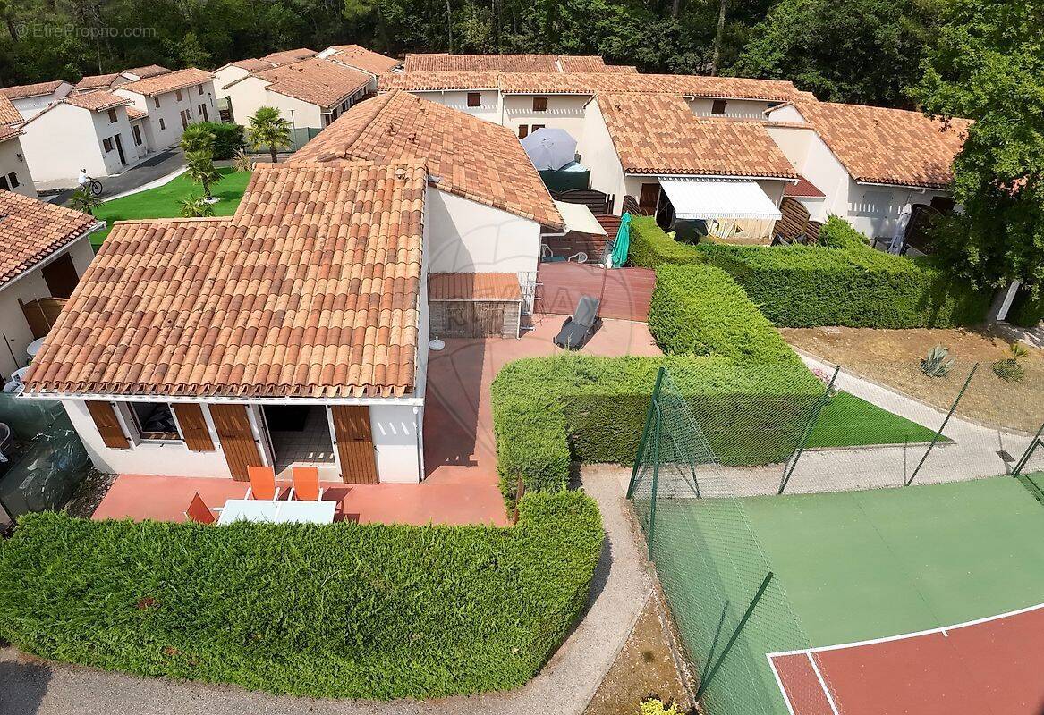 Maison à LES MATHES