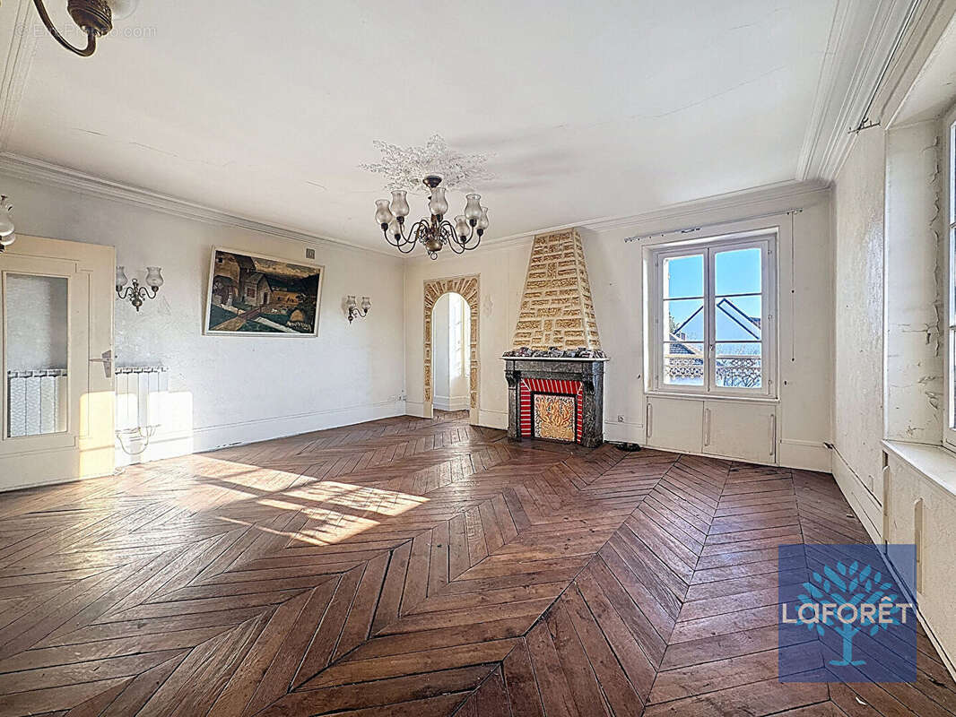 Appartement à CHILLY-MAZARIN