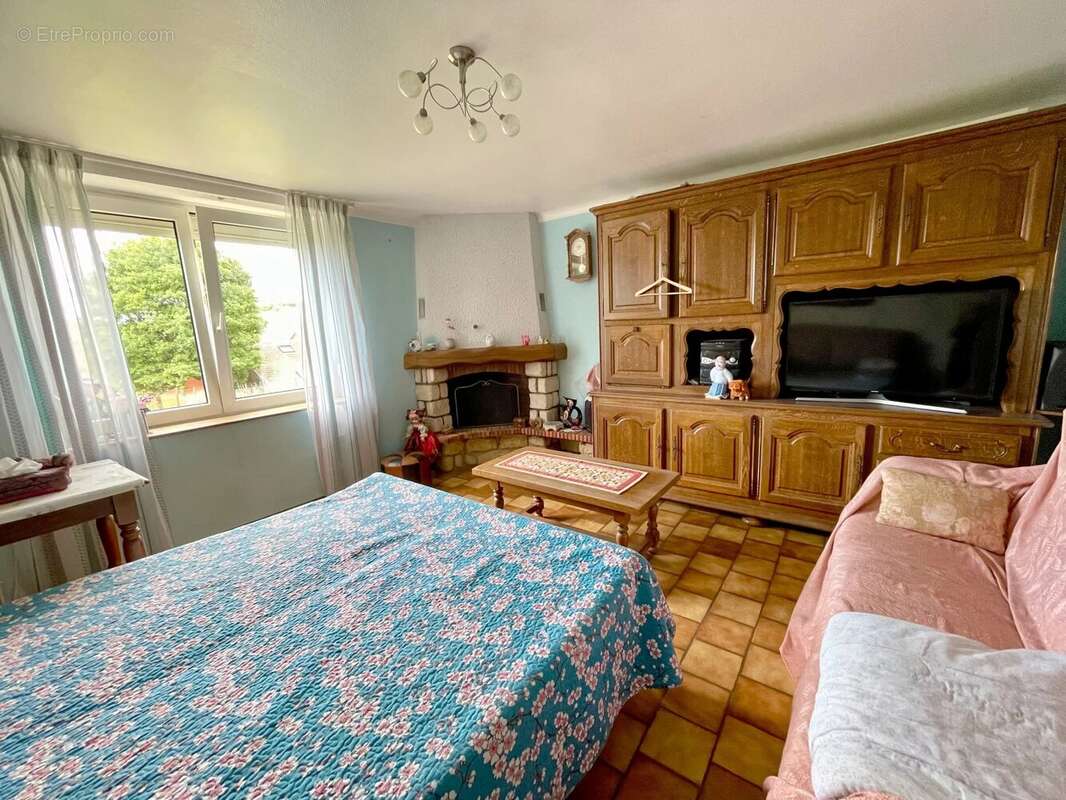 Maison à FRESNOIS-LA-MONTAGNE