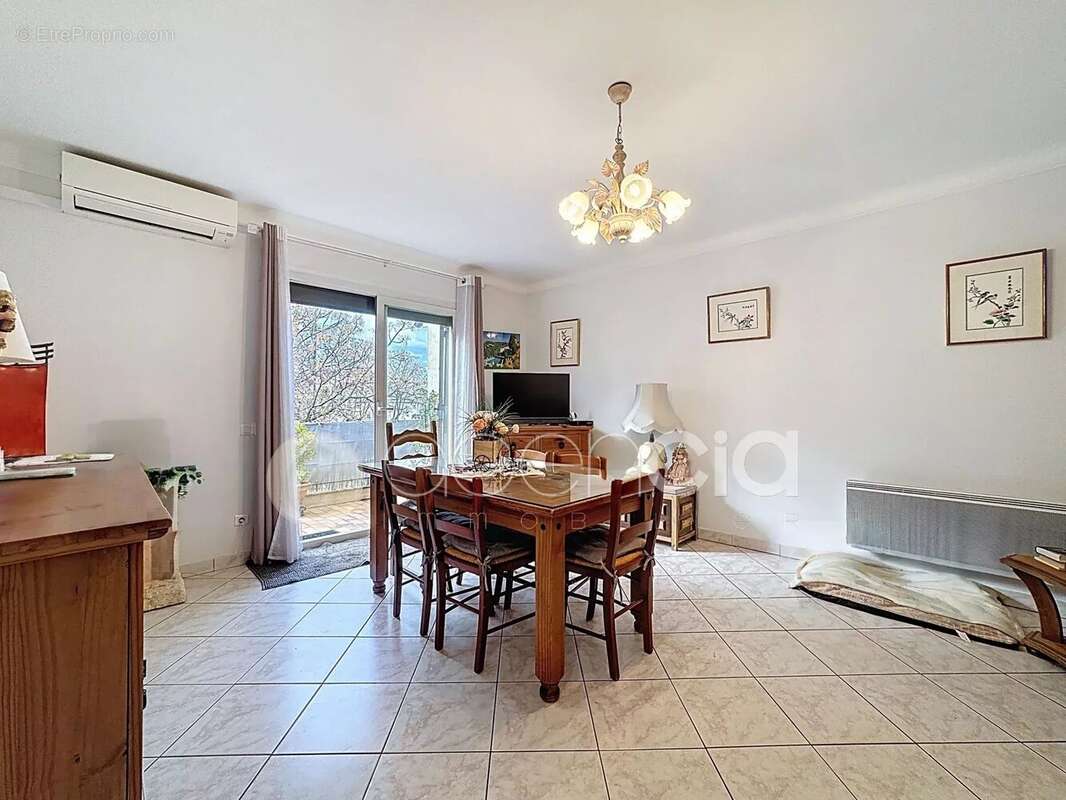 Appartement à MOUANS-SARTOUX