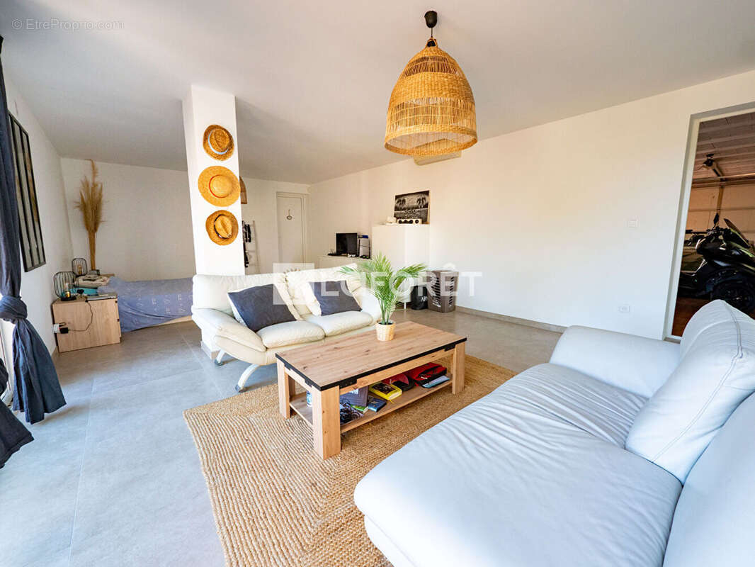 Maison à VILLELONGUE-DELS-MONTS