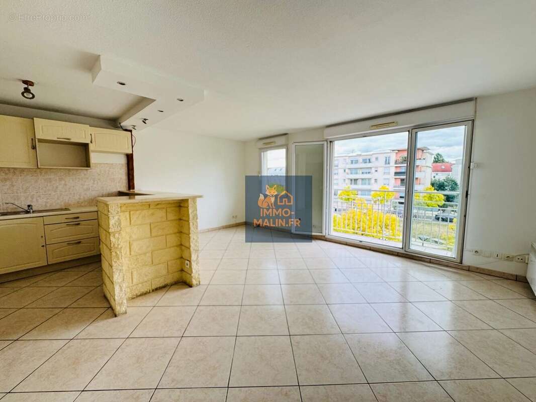 Salon / cuisine - Appartement à BOBIGNY