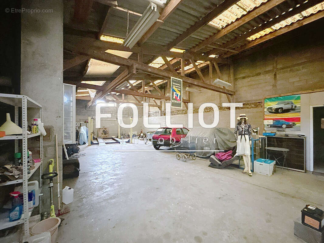 Parking à SAINT-HILAIRE-DU-HARCOUET