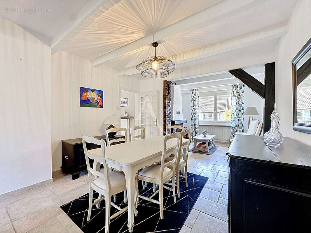 RARE À VAUX - Maison familiale 141 m², double garage, 2 terrasses et jardin ! - photo 4