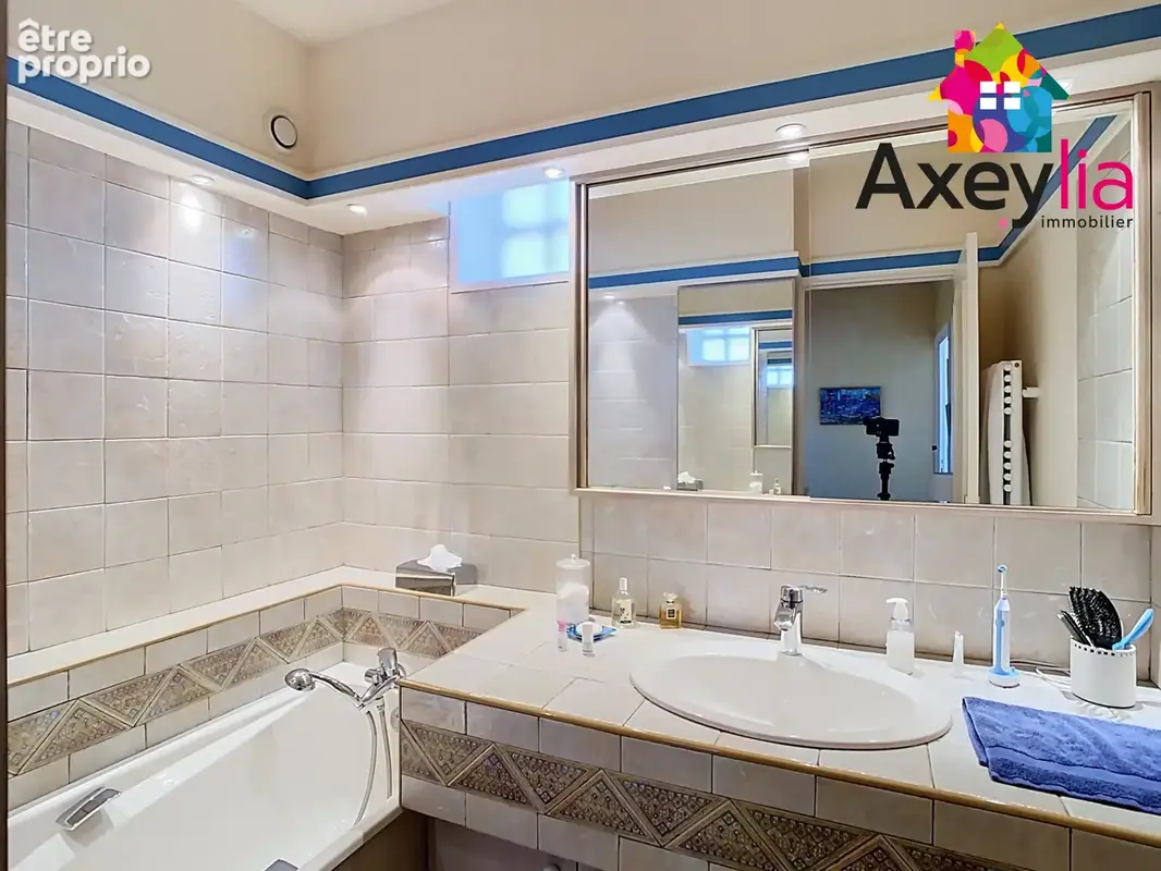 A vendre- roanne hyper centre- appartement t5 avec 2 caves et place de parking sécurisé - photo 11